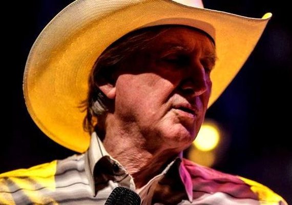 Sérgio Reis volta a ser internado quatro dias após alta