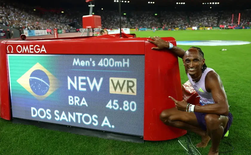 Alison dos Santos bate recorde mundial nos 400m com barreiras em etapa da Diamond League
