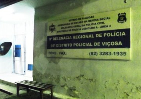 Polícia prende homem em flagrante após ele agredir a esposa, em Maribondo