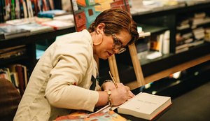 Alba Michele lança o livro 'Terra Prometida'