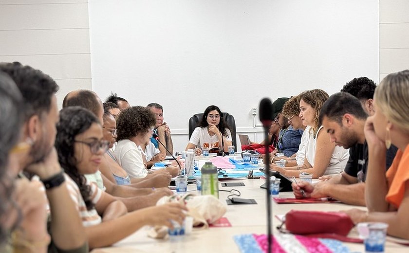 Teca Nelma articula reunião contra PL que proíbe transição de gênero em Maceió