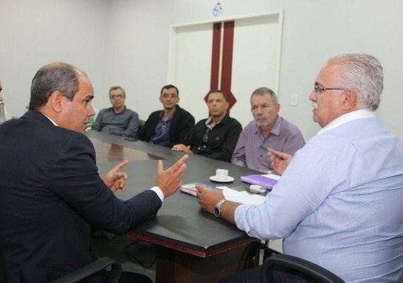 Prefeitura de Arapiraca busca alternativas para quitar salários de dezembro
