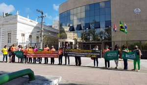 Dia do professor em 2020 é marcado por luta do Sinteal no TJ de Alagoas