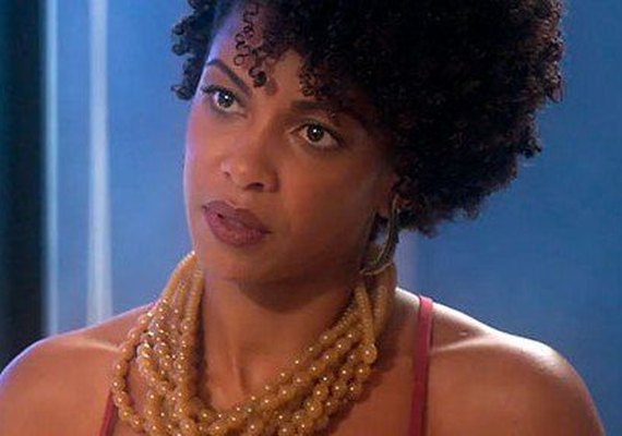 Novela 'A Lei do Amor': Laura decide ficar no Brasil e assumir a tecelagem