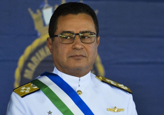 Almirante diz que mudança na aposentadoria de militares exigirá ajustes