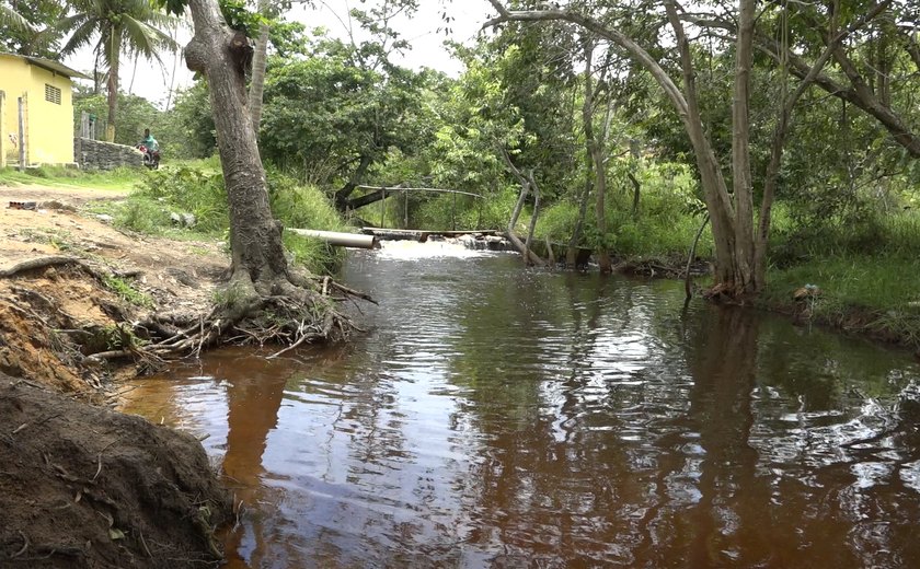 Em São Miguel dos Milagres, população cobra saneamento