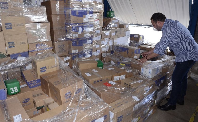 Secretaria inicia distribuição de 4.529 kits de medicamentos do Dose Certa