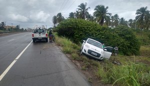 Motorista perde controle de carro e atropela quatro ciclistas na AL-101 Sul