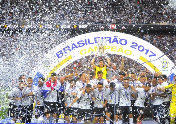 Corinthians promete colocar premiação do hepta em dia até o fim de janeiro