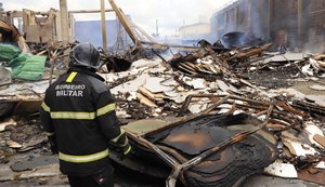 Sem seguro, prejuízo em madeireira incendiada pode chegar a R$ 8 milhões