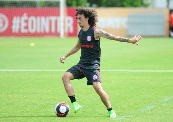 Internacional renova contrato de Valdívia com vínculo até 2020