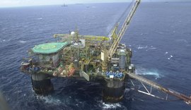 Petroleiros suspendem início de greve