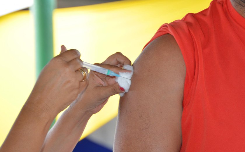 Saúde alerta sobre a importância da vacinação contra o vírus da Covid-19
