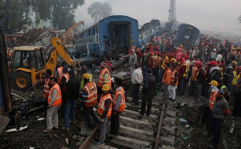 Número de mortos em acidente de trem na Índia chega a 146 vítimas