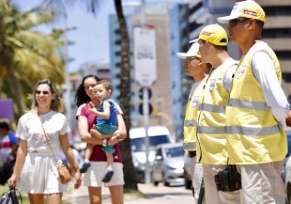 Ronda no Bairro prende dois suspeitos de assalto na Orla de Maceió