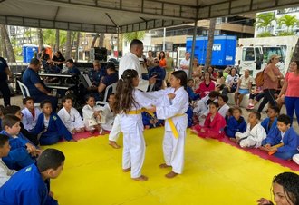 Semsc promove ação com entrega de kits para alunos do Judô na Guarda