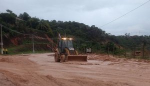 Após deslizamento, Avenida Pierre Chalita é interditada para realização de serviço