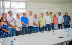 Vice-governador com os novos filiados em Arapiraca