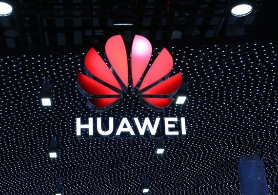 Teles alertam: se Bolsonaro vetar Huawei no 5G, internet dos brasileiros será mais cara