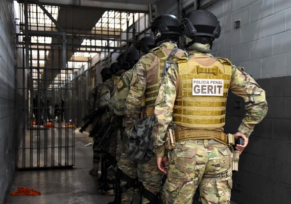 Operação Mute apreende celulares, drogas e armas artesanais em presídios de Alagoas