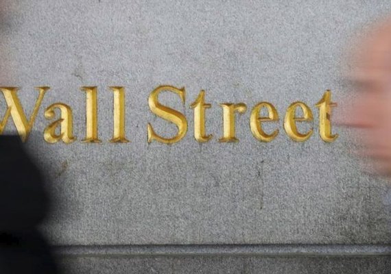 Wall St encerra série de altas com queda em ações do setor financeiro