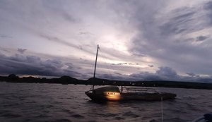 Iphan remove Canoa Tolda Luzitânia das águas do rio São Francisco