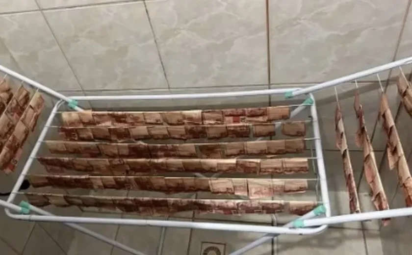 Polícia encontra R$ 400 mil estendidos em varal