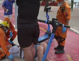 Turista mineira fica ferida após sofrer acidente com patinete na orla de Maceió