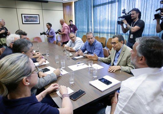 PT, PSB e Psol anunciam bloco para fazer oposição ao governo Bolsonaro