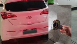 Agentes do DMTT abordam veículo com descarga alterada na Ponta Verde