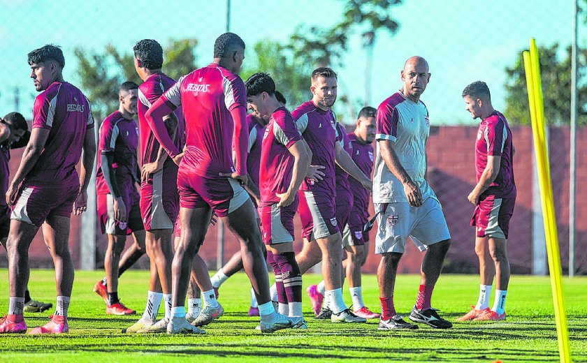 Barroca diz que ainda acredita no acesso do CRB