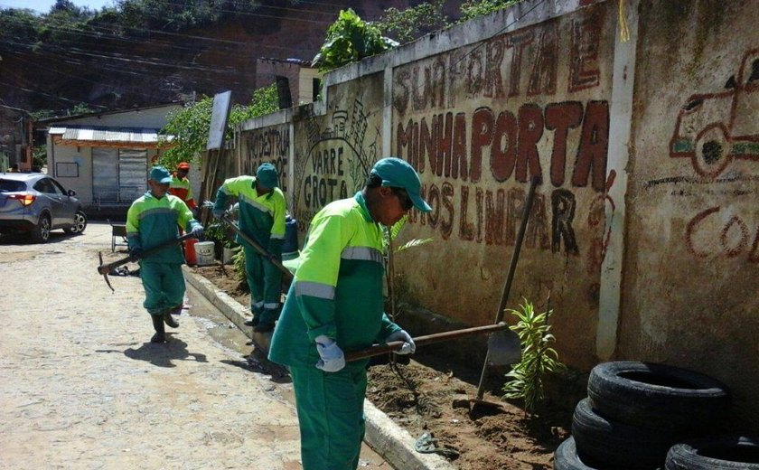 Parceria leva material e serviços de limpeza a vítimas das chuvas