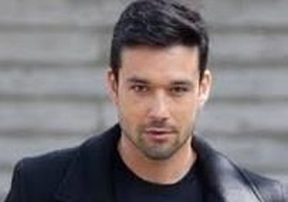 Marone é parado em blitz da polícia, diz que é famoso, mas não é reconhecido