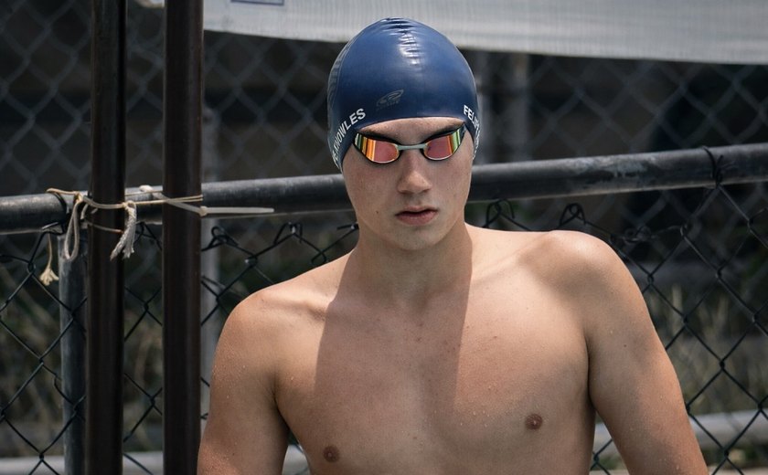 Felipe Knowles quebra recordes históricos durante Torneio Pernambucano de Natação