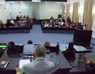 Deputados e representantes de categorias discutem desafios para efetivação da Lei 13.935 em Alagoas
