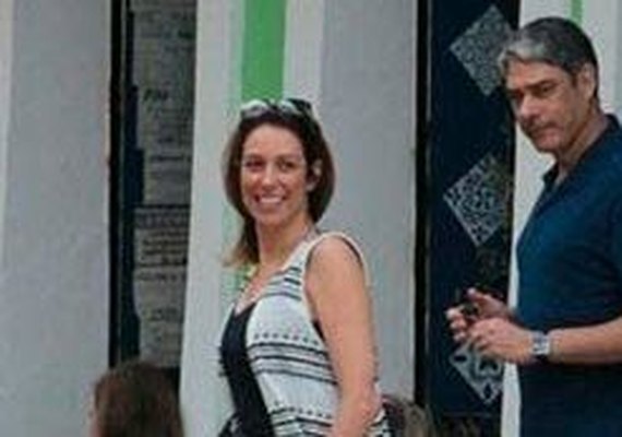 Bonner aparece em público pela primeira vez com namorada