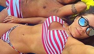 De sunga, Thammy Miranda posa ao lado da namorada e mostra transformação do corpo