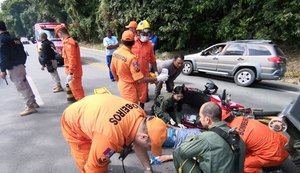 Acidente entre caminhão e motocicleta deixa jovem colombiano ferido em Satuba