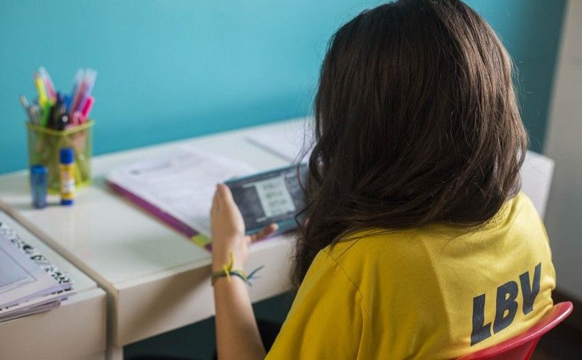 Quais lições a pandemia impôs à alunos e educadores no ensino à distância?