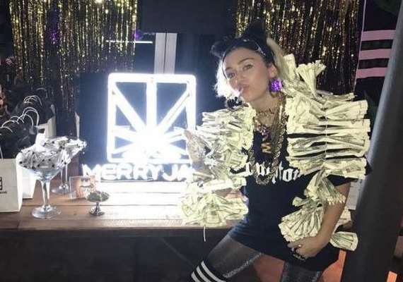 Cantora Miley Cyrus monta ‘bar de maconha' para festa da irmã e do namorado