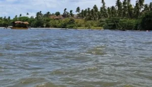 Oito pessoas são resgatadas de barco à deriva na Lagoa Mundaú