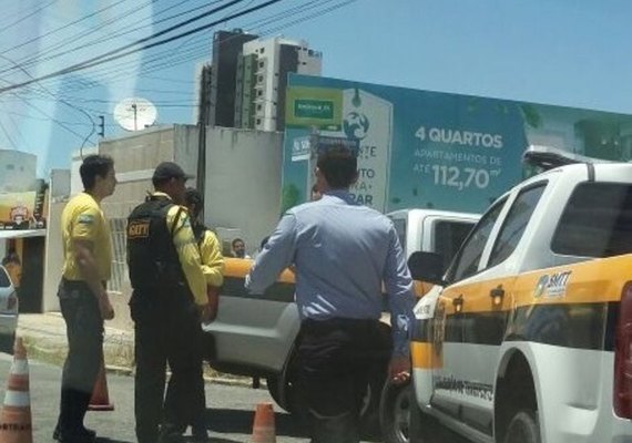 Oficial PM suspeito de fazer transporte clandestino é preso