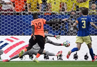 Holanda assume liderança do grupo após atropelar Suécia com dois gols de Brobbey e Gakpo