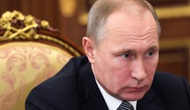 Vladimir Putin sanciona lei que despenaliza violência doméstica na Rússia