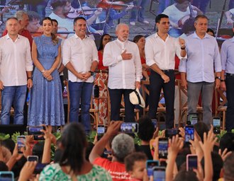 Em Maceió, Lula celebra dois milhões de moradias entregues