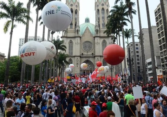 Movimentos sociais e sindicatos fazem ato em São Paulo contra reformas