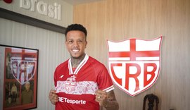 Um dia após iniciar pré-temporada, CRB apresenta Luizão e Guilherme Pato