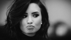 Demi Lovato se abre sobre infância conturbada: ‘Eu tinha fascínio com a morte’