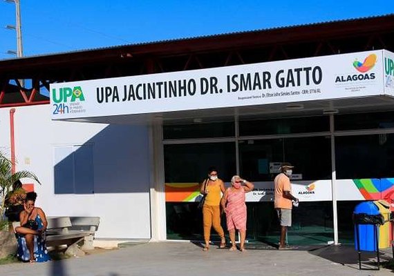 Jovem se dirige à UPA do Jacintinho após ser esfaqueado 20 vezes