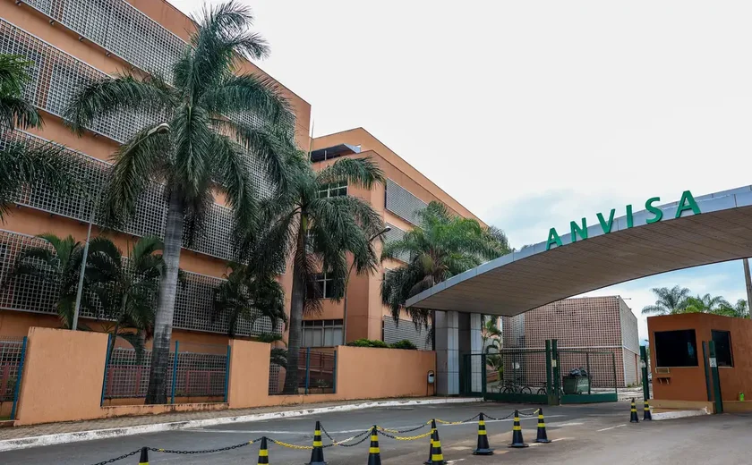 Anvisa manda recolher decoração de alimentos com plástico e glitter